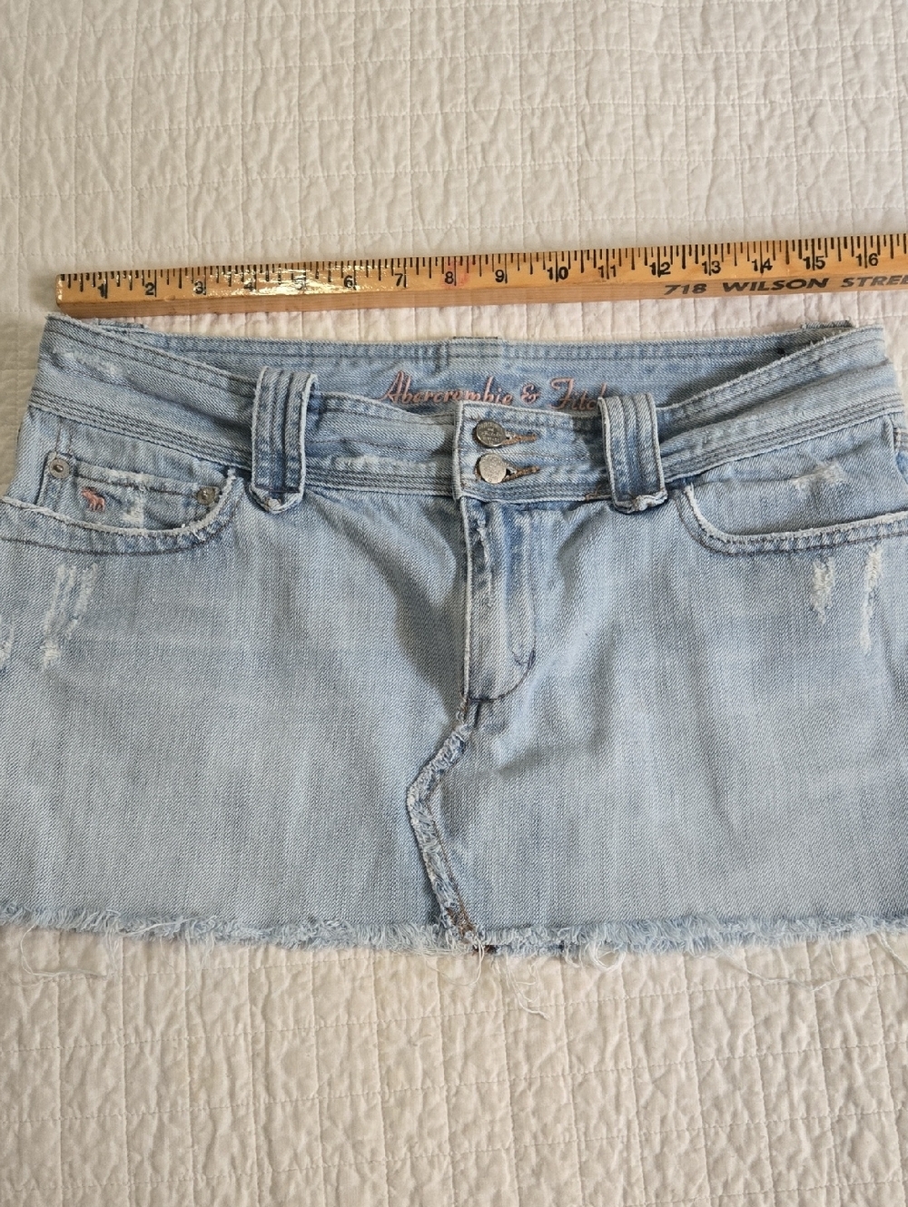 Y2K Abercrombie & Fitch Light Wash Denim Mini Skirt Size 8 Low Rise Cotton